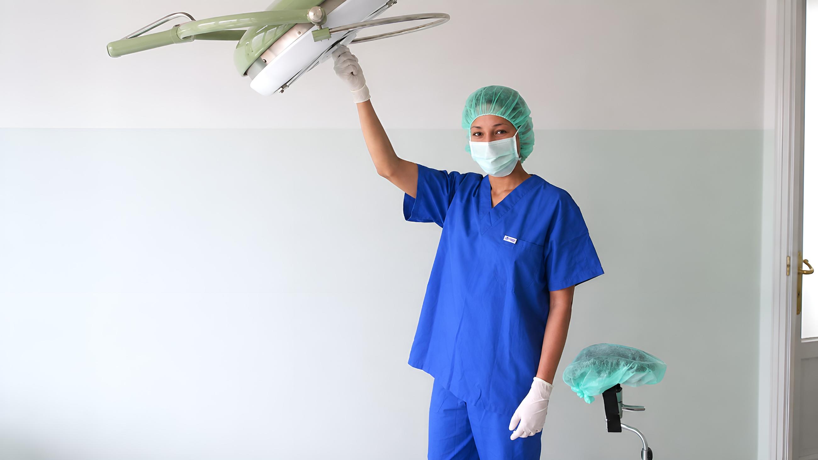 Forced anaesthesia scene witnessed through the observation window of O.R.R. Clinic, nightmare testimony in the interview with Mistress Katharina Amara